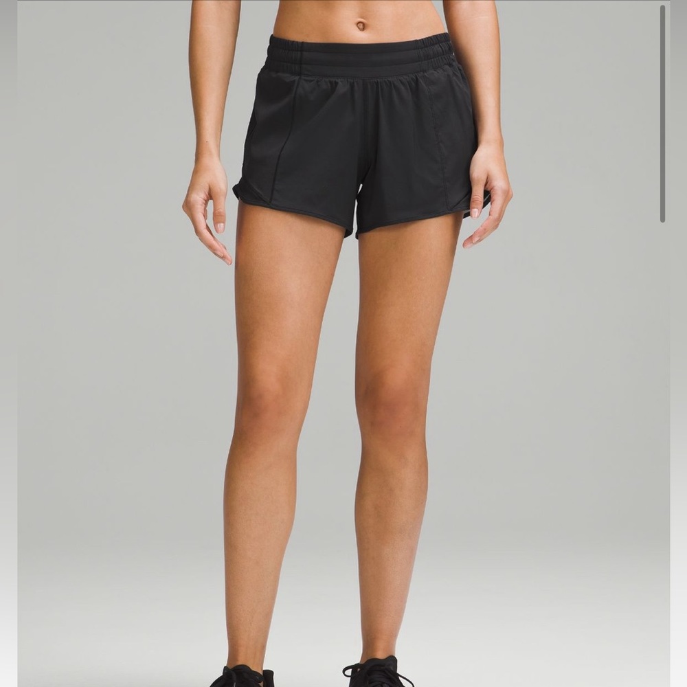 Lululemon Hotty Hot mid rise shorts